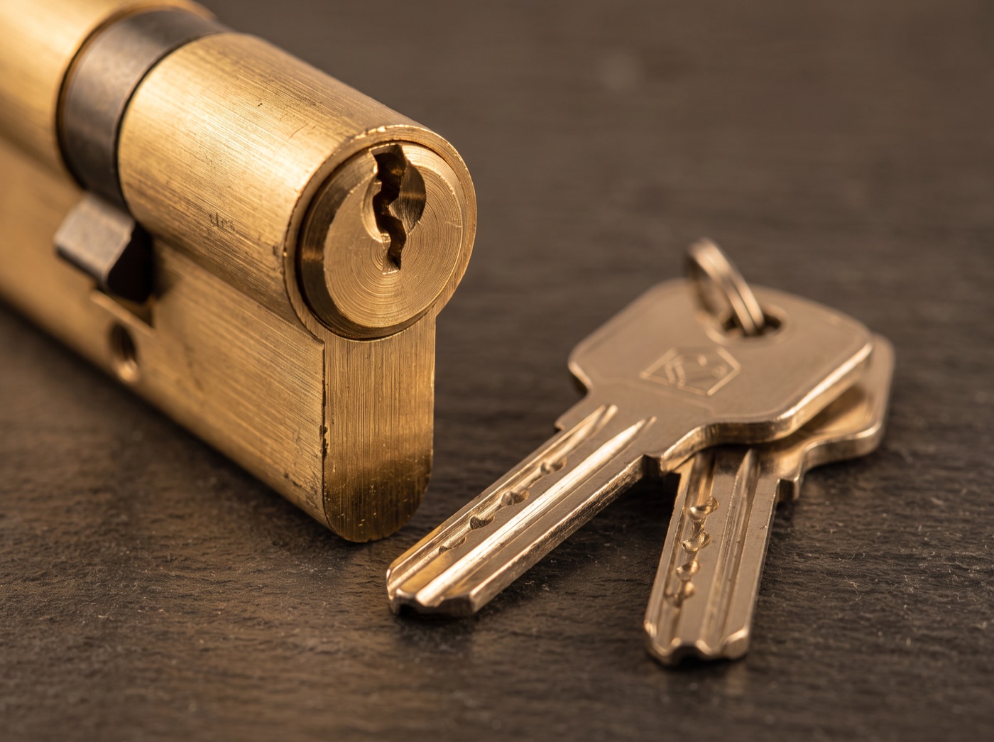 High-security brass lock and keys